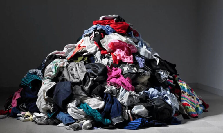 Rifiuti tessili: crescente emergenza per i Comuni siciliani