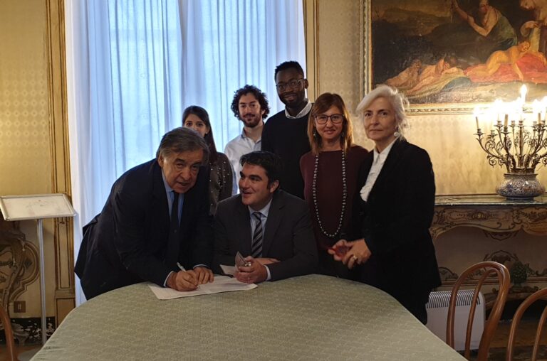 L’AnciSicilia invita i sindaci siciliani a sostenere il ddl per l’introduzione dell’educazione alla cittadinanza nelle scuole avviando la raccolta firme. A Palermo inaugurata stamattina la sottoscrizione