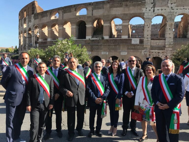 I sindaci siciliani alla tradizionale parata del 2 giugno ai Fori Imperiali